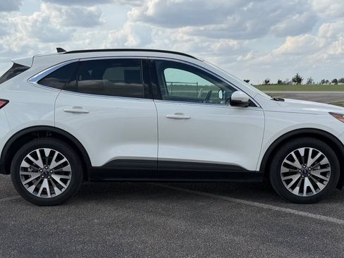 Certified 2020 Ford Escape Titanium w/ Titanium Premium Package 2.0 image 2