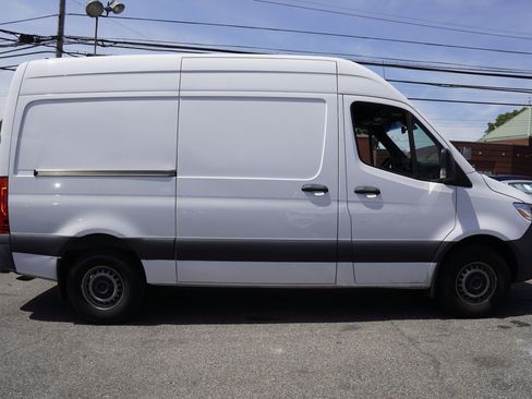 Used 2023 Mercedes-Benz Sprinter 1500 image 8