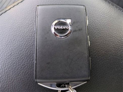 Used 2023 Volvo XC60 B5 Core image 29