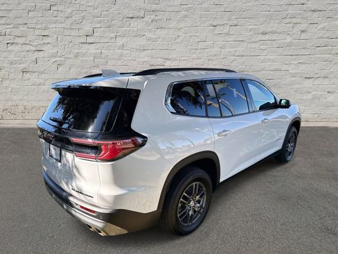 Used 2025 GMC Acadia Elevation image 5