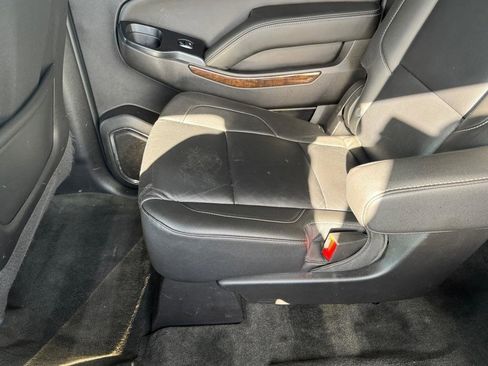 Used 2015 Chevrolet Suburban LT image 19
