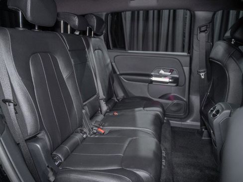 New 2025 Mercedes-Benz GLB 250 4MATIC image 12