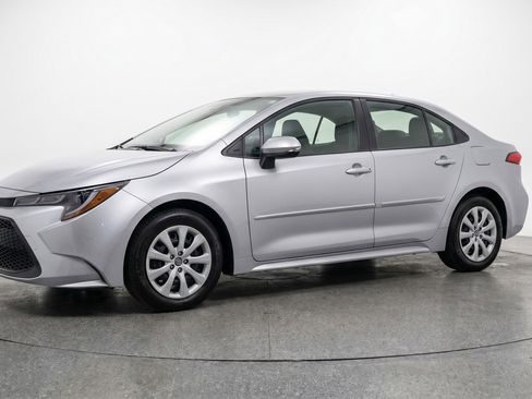 Used 2025 Toyota Corolla LE FWD image 3