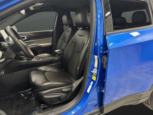 Used 2023 Jeep Compass Latitude image 32