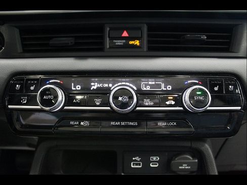 Certified 2025 Honda Pilot Black Edition image 31