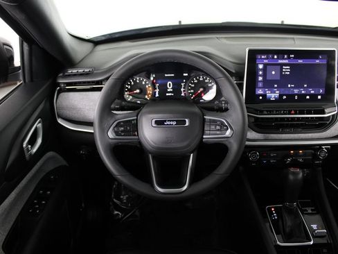 Used 2024 Jeep Compass Latitude w/ Sun and Sound Group AWD/4WD image 6