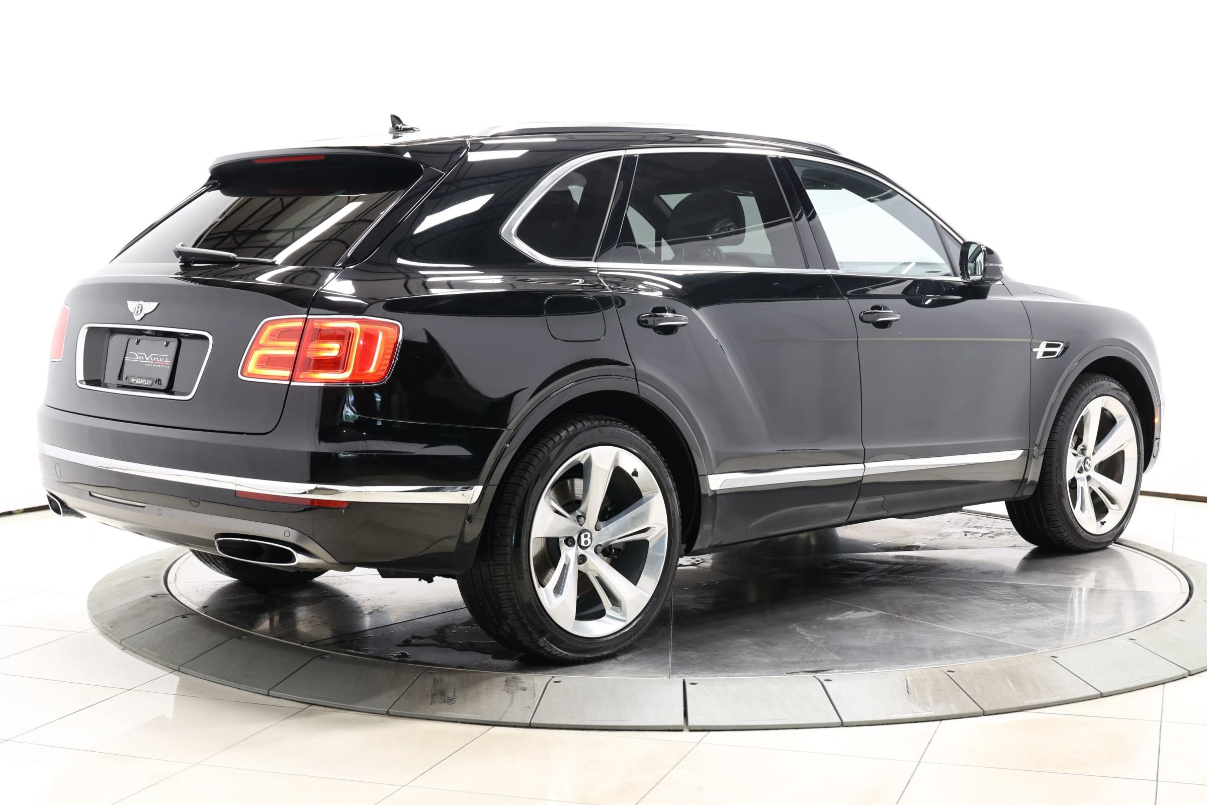 Used 2017 Bentley Bentayga AWD/4WD image 66