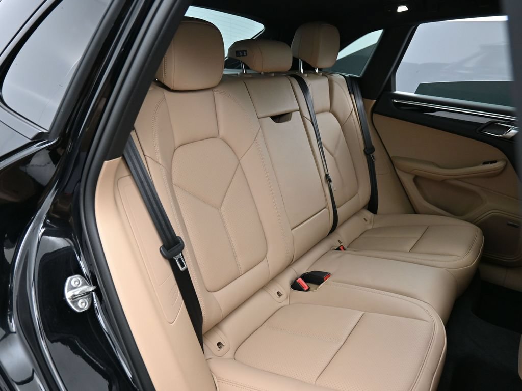 Certified 2026 Porsche Macan AWD/4WD image 27