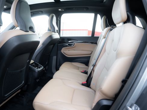 Used 2019 Volvo XC90 T6 Momentum image 25