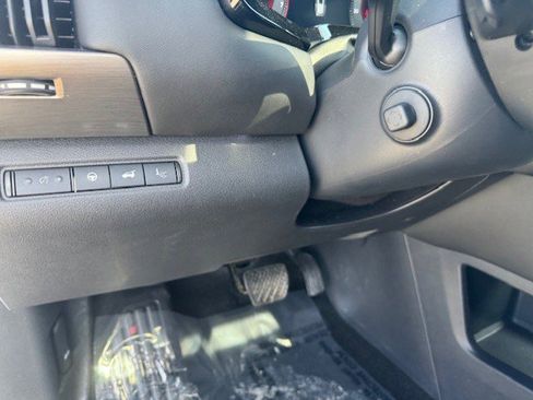 Used 2024 Nissan Pathfinder Platinum image 13