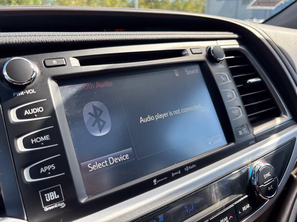 Used 2018 Toyota Highlander Limited Platinum AWD/4WD image 28