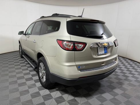 Used 2017 Chevrolet Traverse LT w/ Traveler's Package FWD image 2