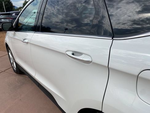 Used 2023 Ford Edge Titanium AWD/4WD image 18