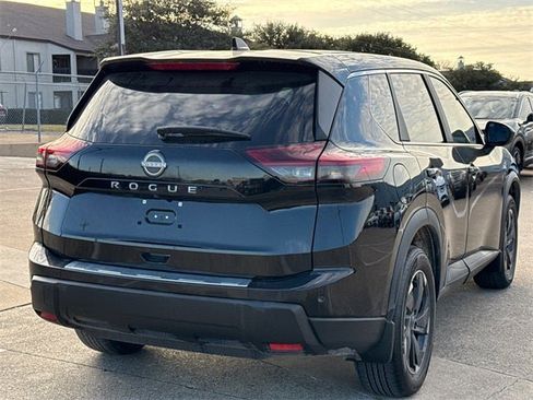Used 2025 Nissan Rogue SV image 9