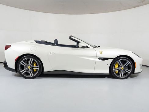 Used 2019 Ferrari Portofino image 29