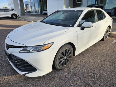 Used 2020 Toyota Camry LE image 1