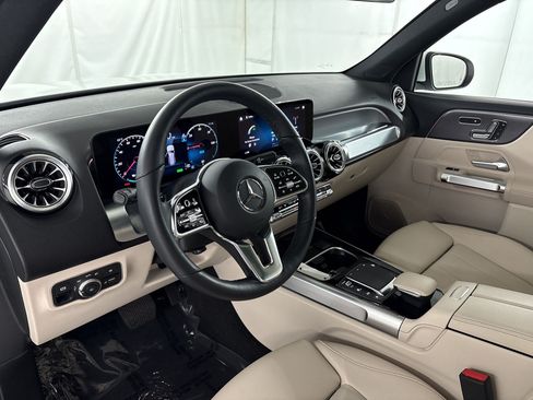 Certified 2023 Mercedes-Benz EQB 300 4MATIC image 4