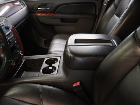 Used 2012 Chevrolet Suburban LT AWD/4WD image 8