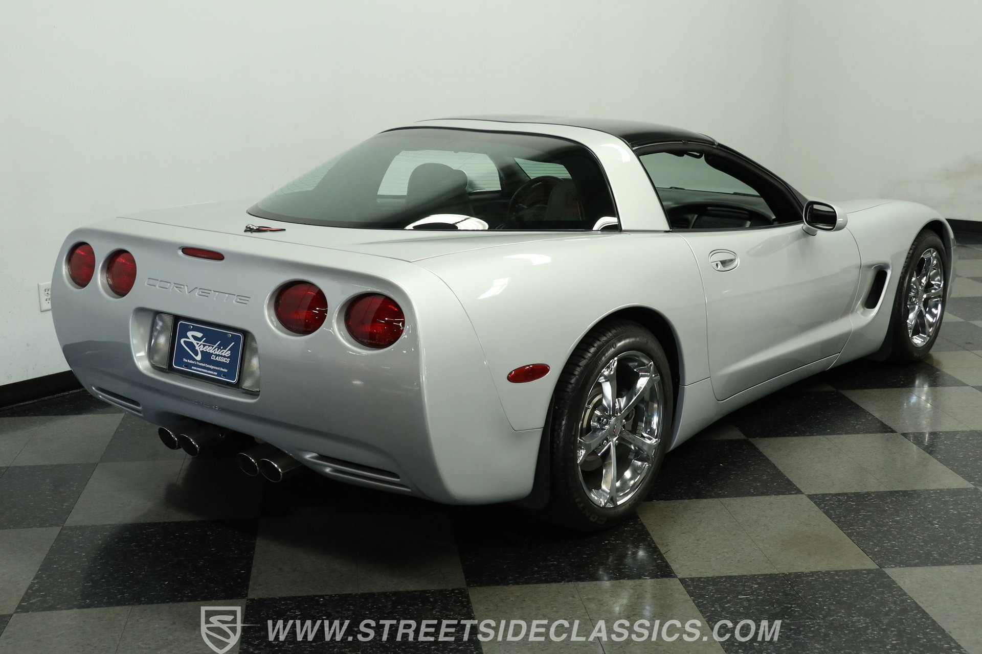 Used 1998 Chevrolet Corvette Coupe w/ Roof Pkg RWD image 10