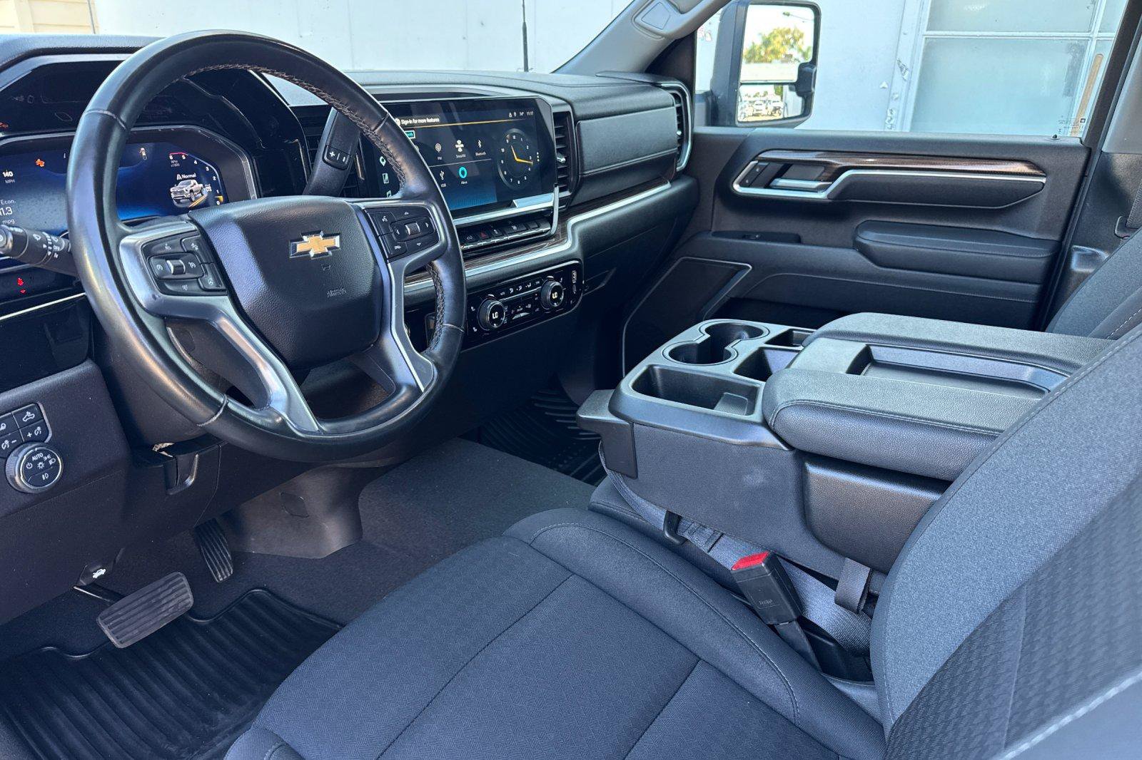 Used 2025 Chevrolet Silverado 2500 LT w/ Safety Package AWD/4WD image 2
