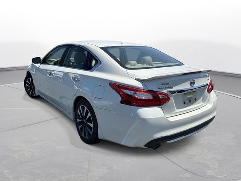 Used 2016 Nissan Altima 2.5 SL w/ 2.5 Technology w/LED Package FWD image 8