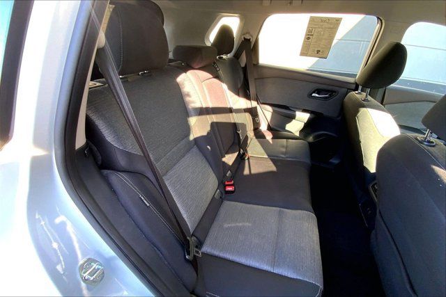 Used 2023 Nissan Rogue SV AWD/4WD image 25