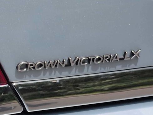 Used 2003 Ford Crown Victoria LX RWD image 13