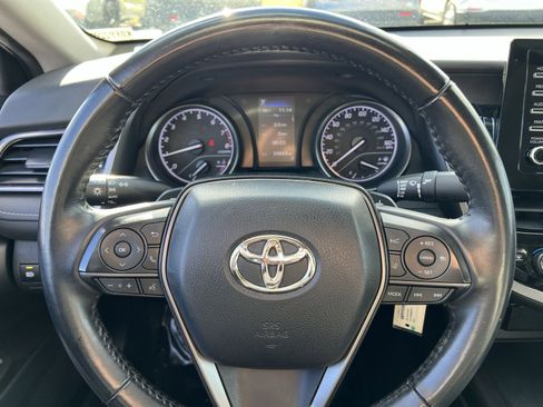 Used 2022 Toyota Camry SE image 16