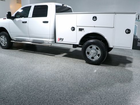 Used 2024 RAM 2500 Tradesman w/ Chrome Appearance Group AWD/4WD image 11