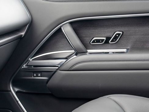 New 2025 Land Rover Range Rover SE image 16