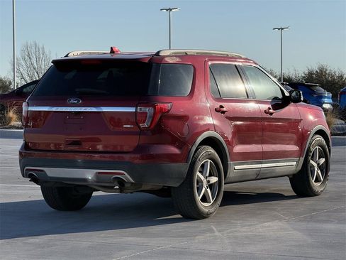 Used 2016 Ford Explorer XLT w/ Equipment Group 201A image 4