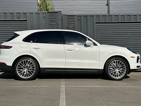 Used 2023 Porsche Cayenne Platinum Edition image 9