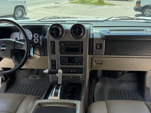 Used 2004 HUMMER H2 w/ Preferred Equipment Group AWD/4WD image 12