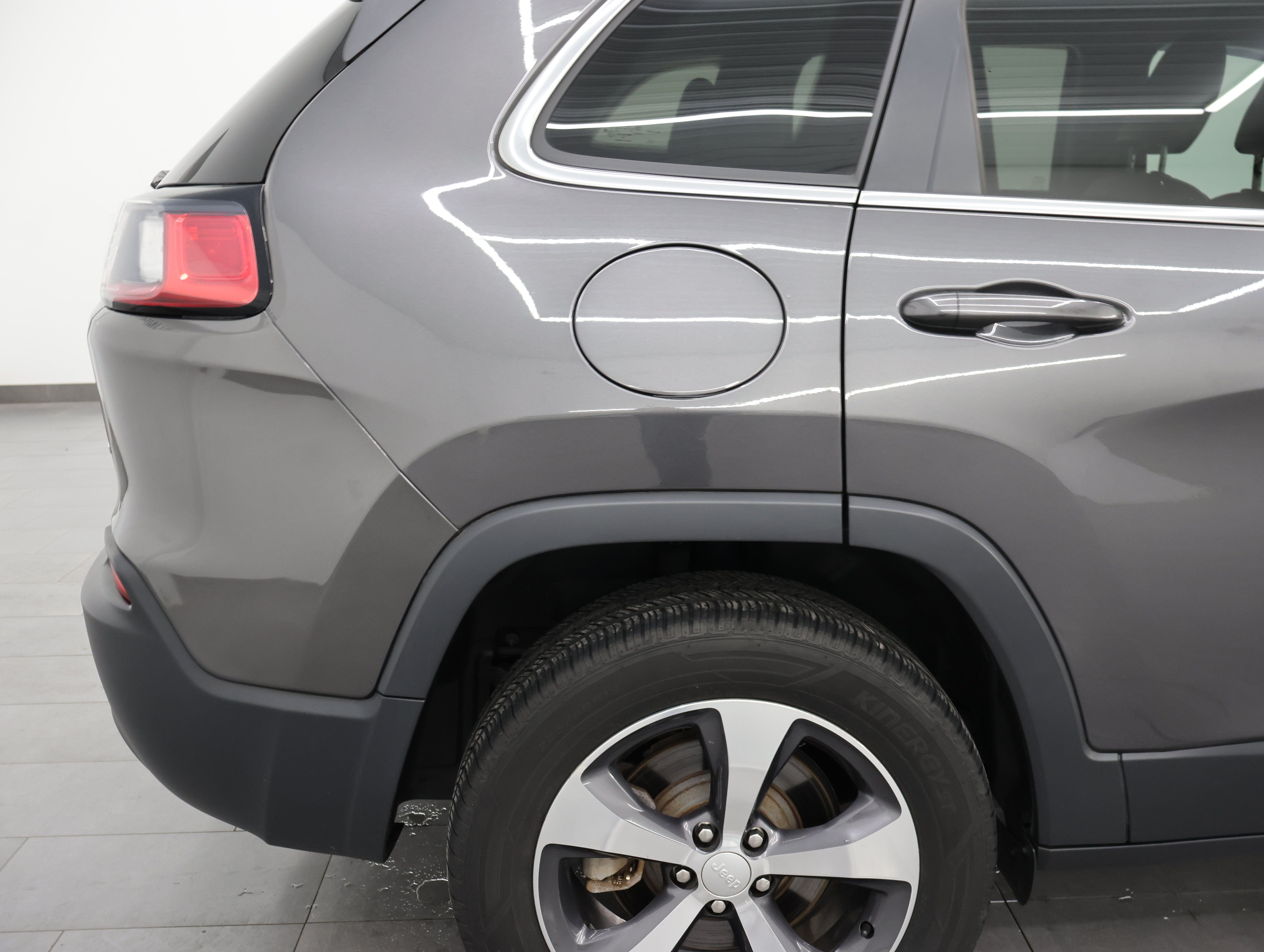 Used 2019 Jeep Cherokee Limited w/ Trailer Tow Group AWD/4WD image 25