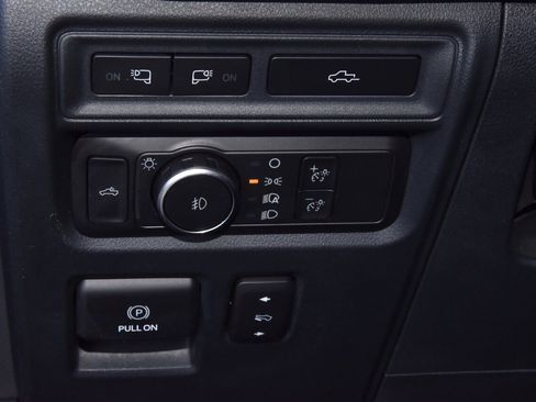 Certified 2022 Ford F150 Platinum w/ Equipment Group 701A High image 33