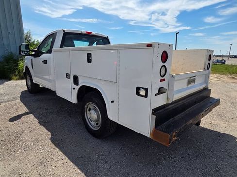 Used 2017 Ford F250 XL RWD image 4