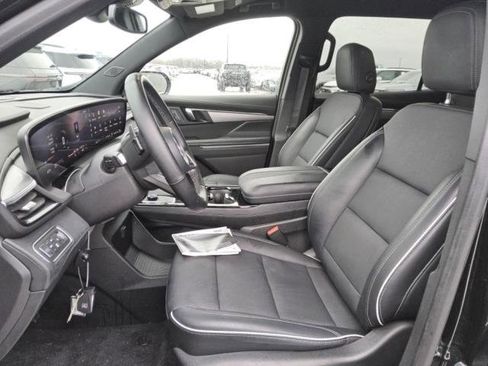 Used 2025 Buick Enclave Preferred image 7