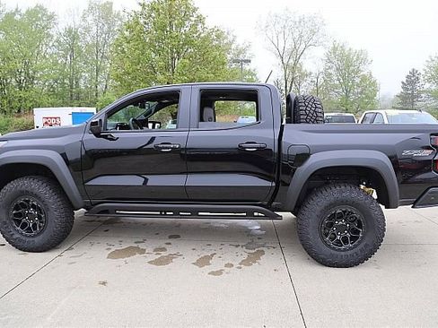 New 2024 Chevrolet Colorado ZR2 w/ ZR2 Bison Edition image 2