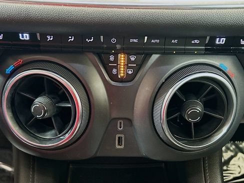 Used 2020 Chevrolet Blazer LT FWD image 13