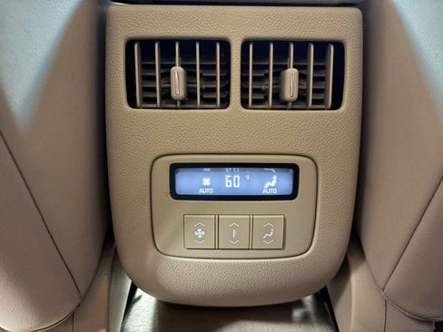 Used 2007 Cadillac DTS w/ Trunk Convenience Package FWD image 34