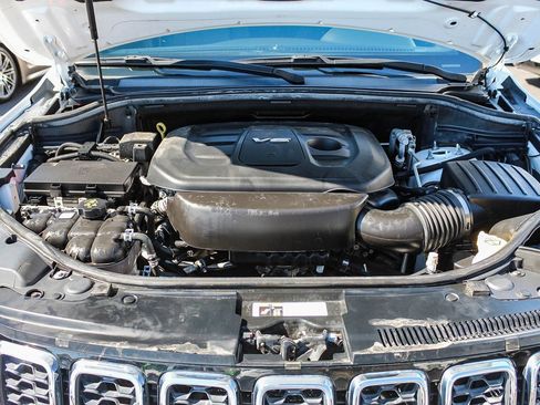 Used 2018 Jeep Grand Cherokee Laredo image 27