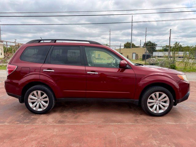 Used 2013 Subaru Forester 2.5X Premium w/ Popular Pkg 1 AWD/4WD image 4