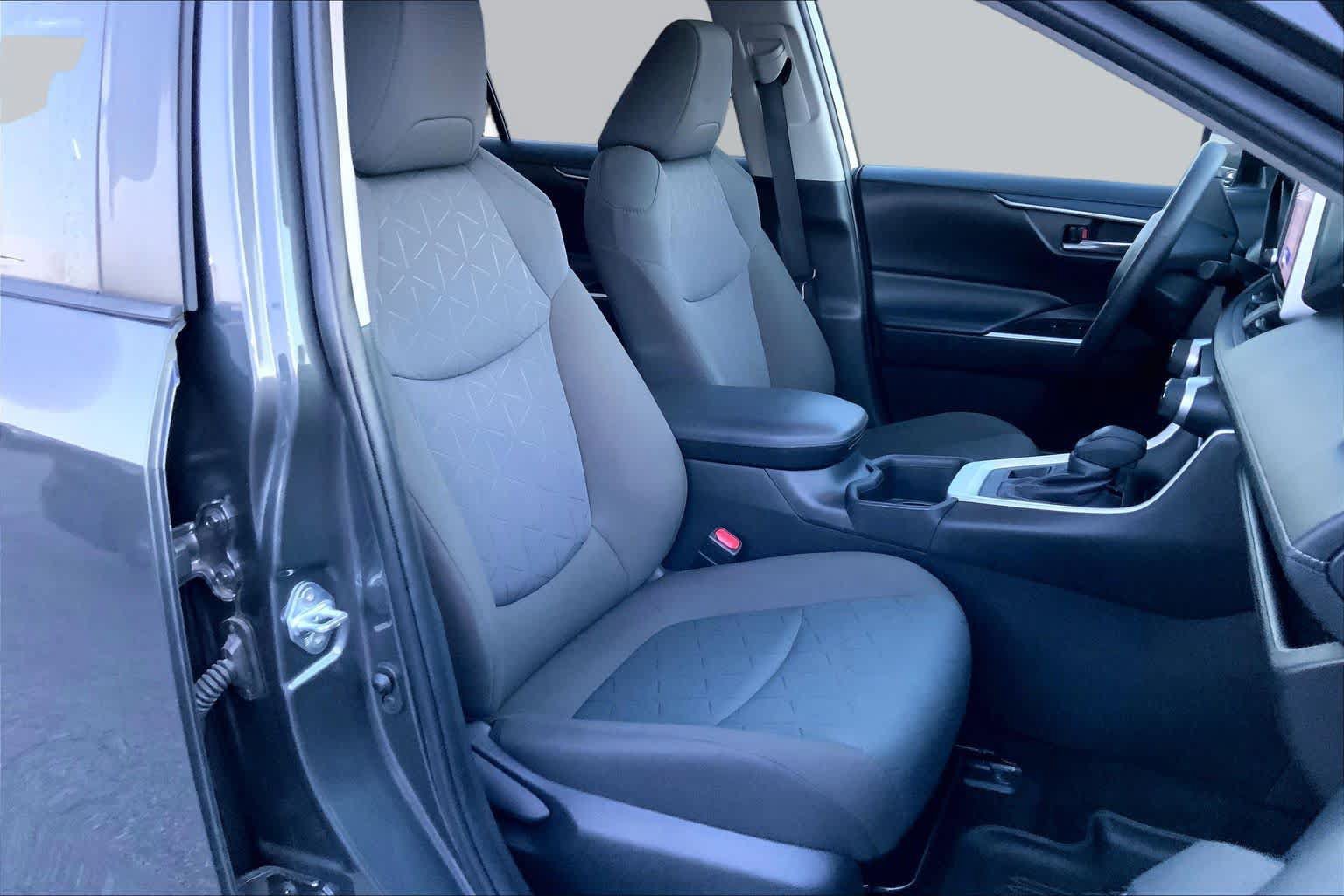 Used 2023 Toyota RAV4 XLE AWD/4WD image 8