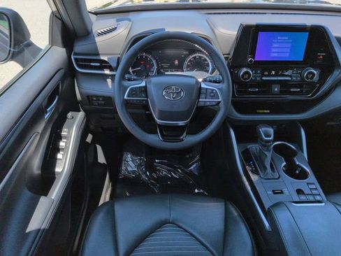 Certified 2024 Toyota Highlander XSE FWD image 16