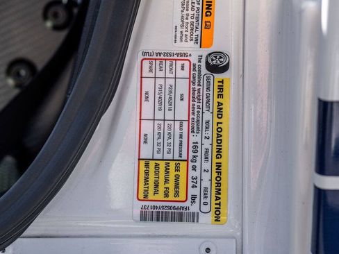 Used 2005 Ford GT RWD image 83