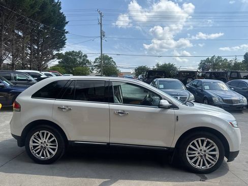 Used 2013 Lincoln MKX AWD image 4