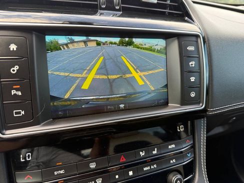 Used 2018 Jaguar F-PACE S AWD/4WD image 13