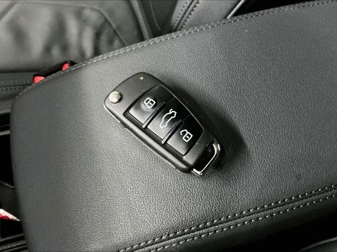 Used 2025 Audi Q3 2.0T Premium image 13