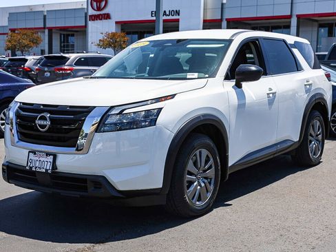 Used 2025 Nissan Pathfinder S FWD image 4