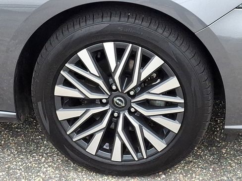 Used 2024 Nissan Altima 2.5 SV image 8